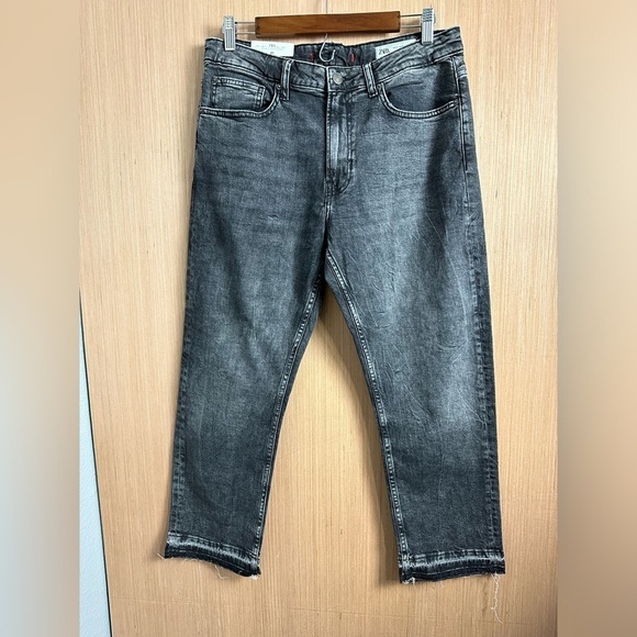 ZARA Relaxed Fit Slim Leg Mid Rise Jeans, Size 8 (v) - Picture 1 of 11